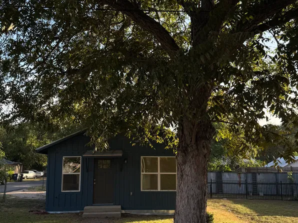 215 Wilson St, San Marcos, TX 78666