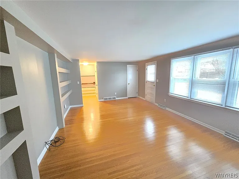 161 Foxpoint Dr W — Photo 17