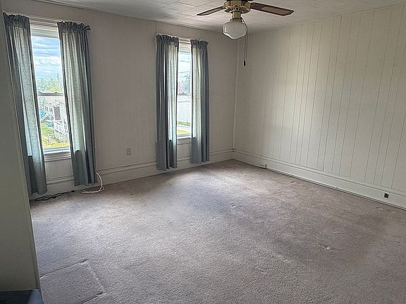 3rd image of 478 Heller St