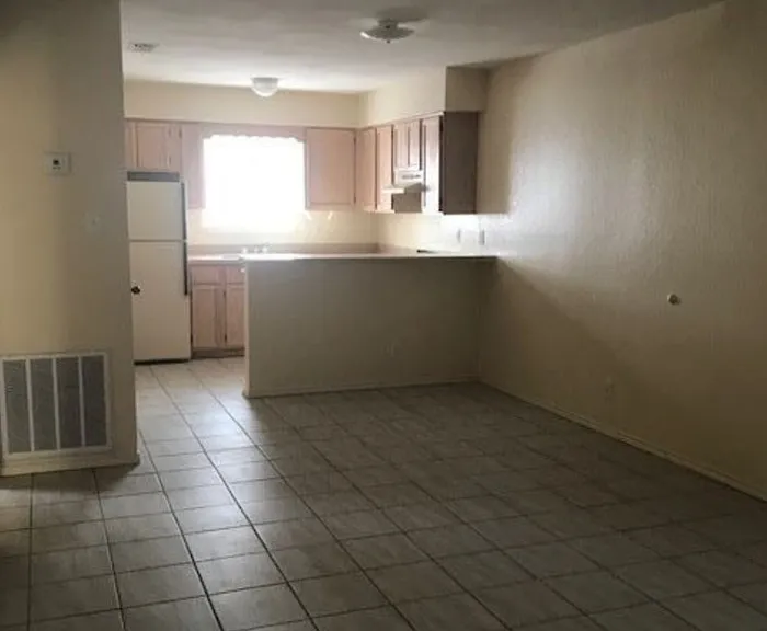 2217 E Grimes St #6 — Photo 7