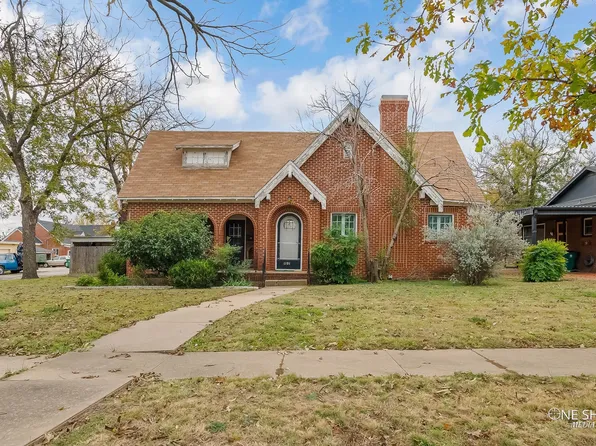 1101 Galveston St, Coleman, TX 76834