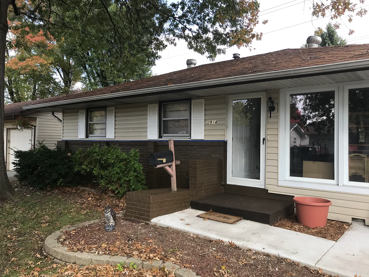 2914 Sunset Dr photo 1