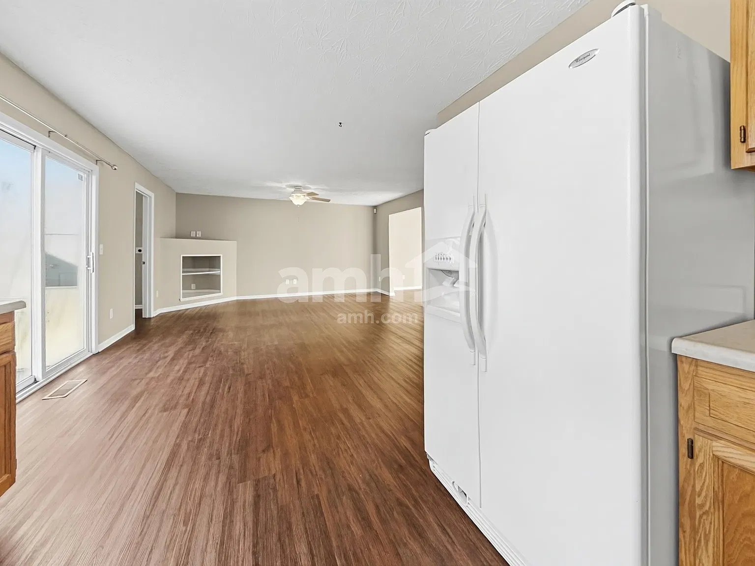 4 bed, 2.5 bath, 1880 sqft, $2,490 — Photo 3