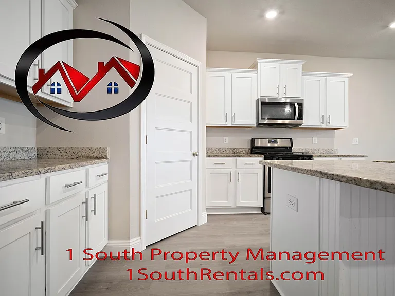 31710 Memphis Loop — Photo 3
