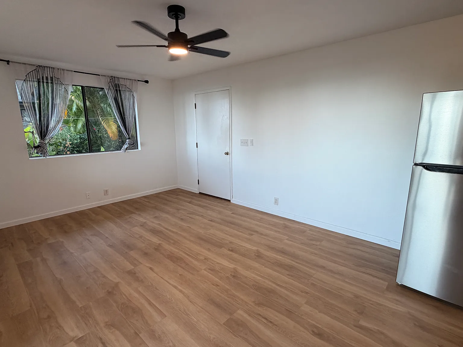 2 bed, 700 sqft, $3,000 — Photo 2