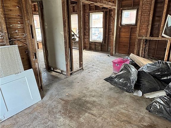 5th image of 12913 Larchmere Blvd
