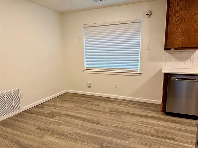 1800 Hillcrest Dr — Photo 7