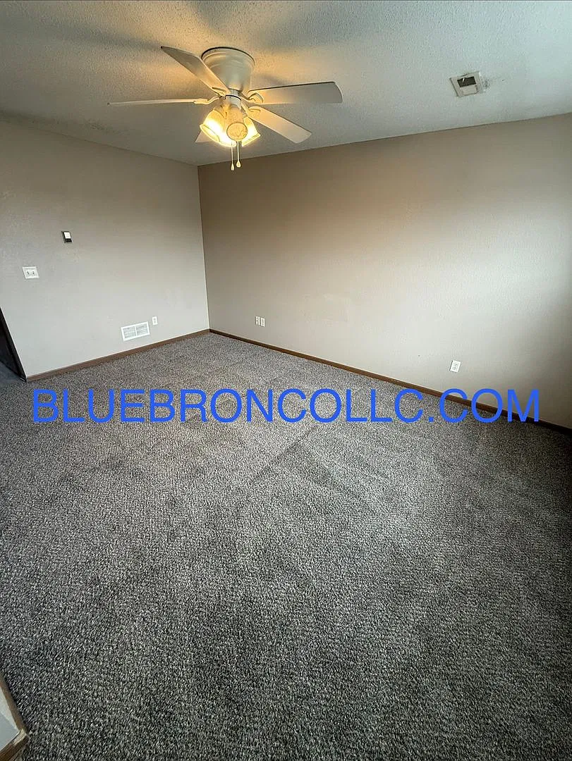 Lovely 2 bedroom townhome with great layout. — Photo 2