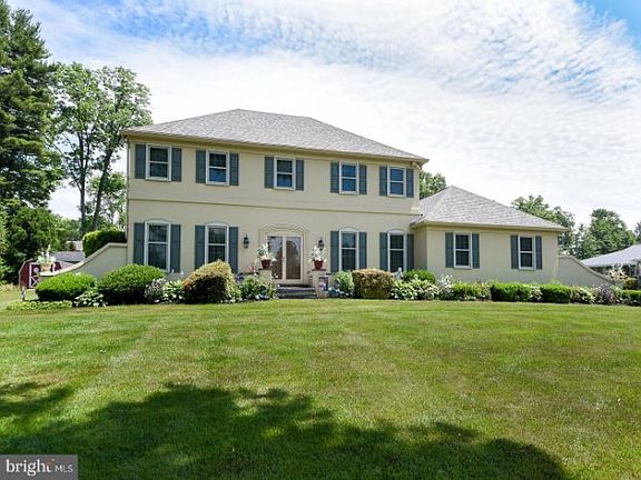 2nd image of 2956 Hemlock Dr