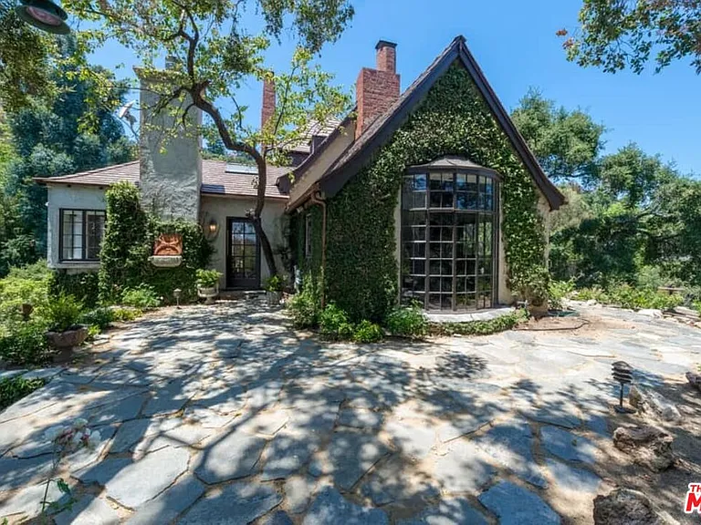 1957 Mandeville Canyon Rd — Photo 4
