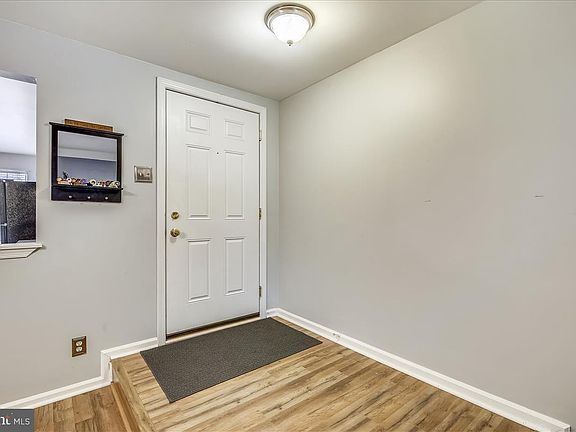 2nd image of 37 Pickering Ct APT 202