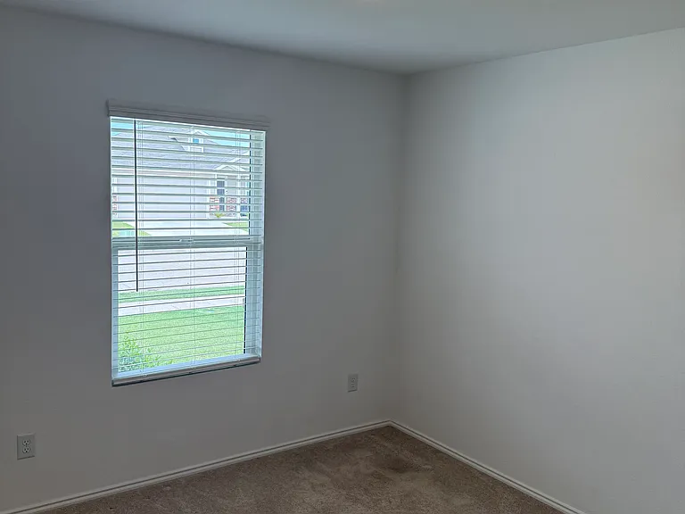 319 Ashbrook Way — Photo 4
