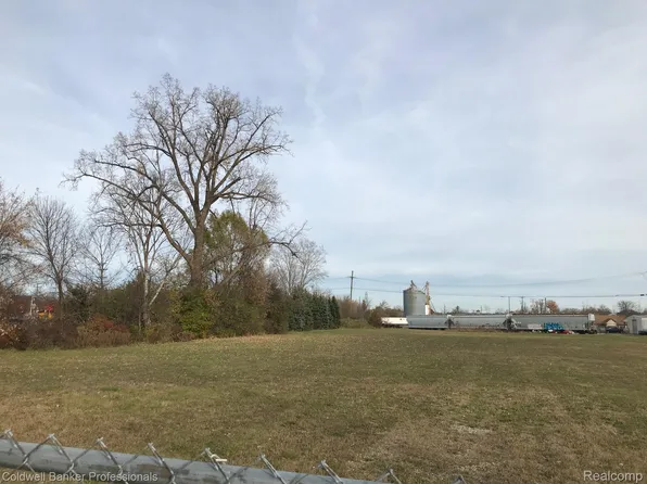 219 S James St, Lapeer, MI 48446