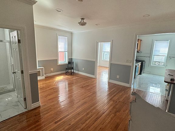 2nd image of 317 Woodbine St APT 2R