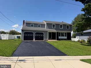 4 Bellows Ln, Cherry Hill, NJ 08002