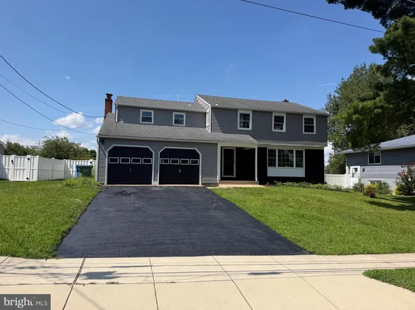 4 Bellows Ln, Cherry Hill, NJ 08002