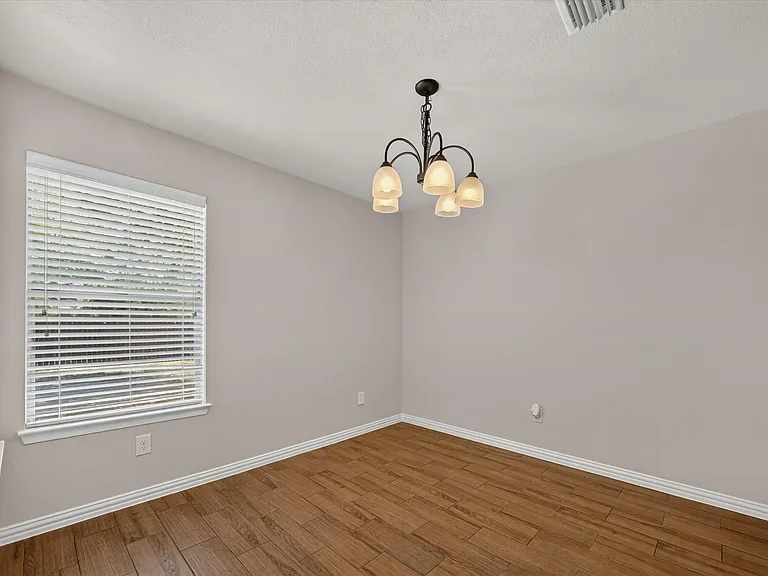 209 Glenwood Dr — Photo 5