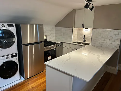 630 Buchanan St NE #2 Photo 1
