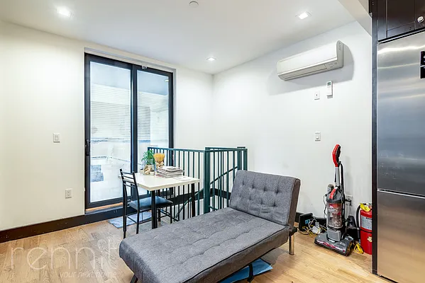 Rented by Rennit Inc. | media 21