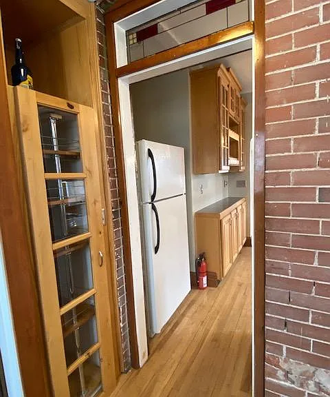 Refrigerator in this photo has been replaced with stainless refrigerator.