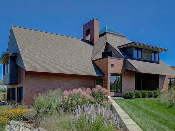 6143 Madeline LANE, Caledonia, WI 53108