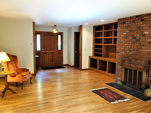 4th image of 92 Wren Ct