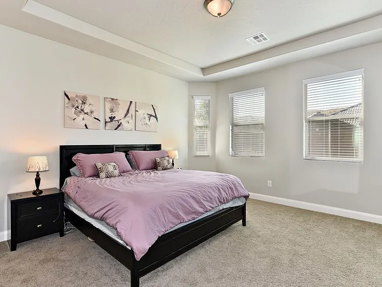 262 E Munich Dr — Photo 11