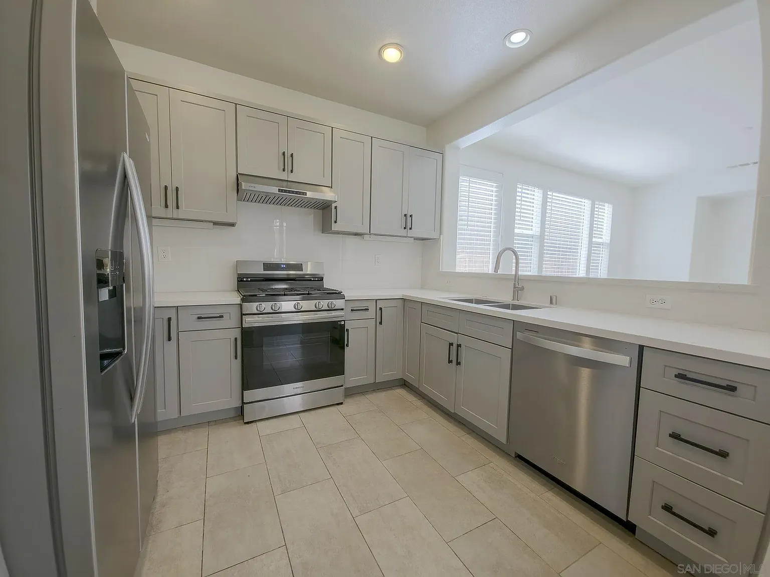 3 bed, 2.5 bath, 1455 sqft, $3,995 — Photo 3