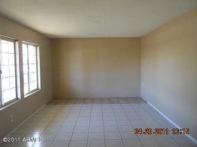 3rd image of 8628 W Glenrosa Ave