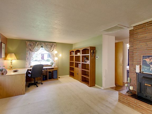 3rd image of 722 Ankeny St