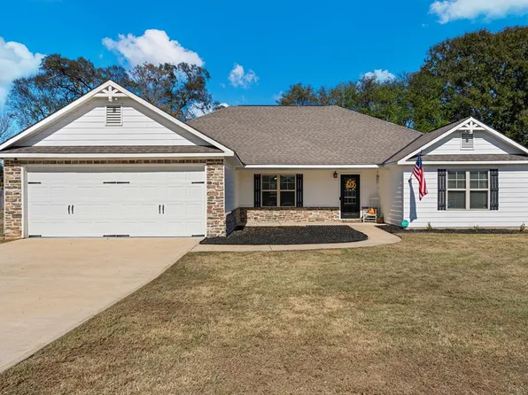 8 Silver Eagle Ct, Fort Mitchell, AL 36856