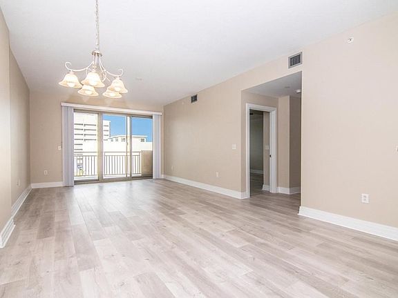 5th image of 1108 N Franklin St Unit 504
