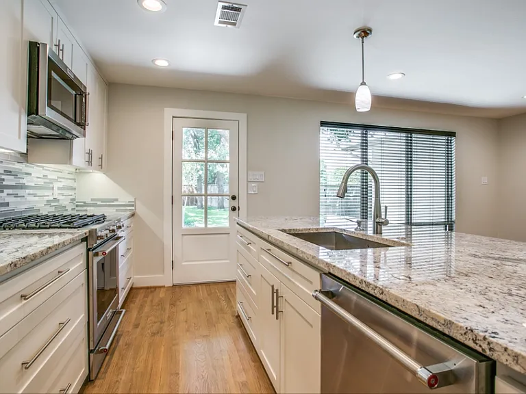 9721 Twin Creek Dr — Photo 10