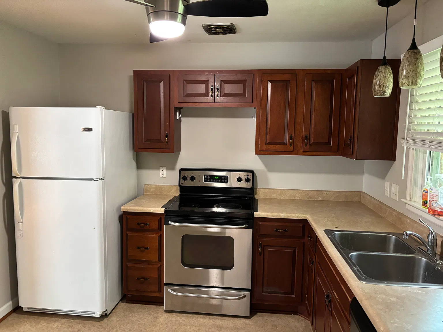 3 bed, 1729 sqft, $1,950 — Photo 4
