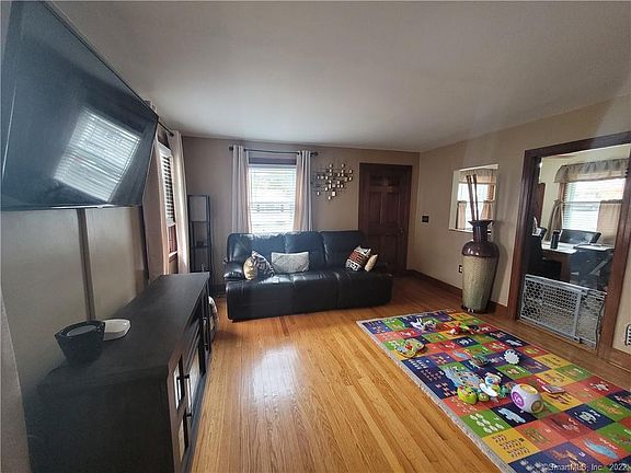 3rd image of 92 1st Ave