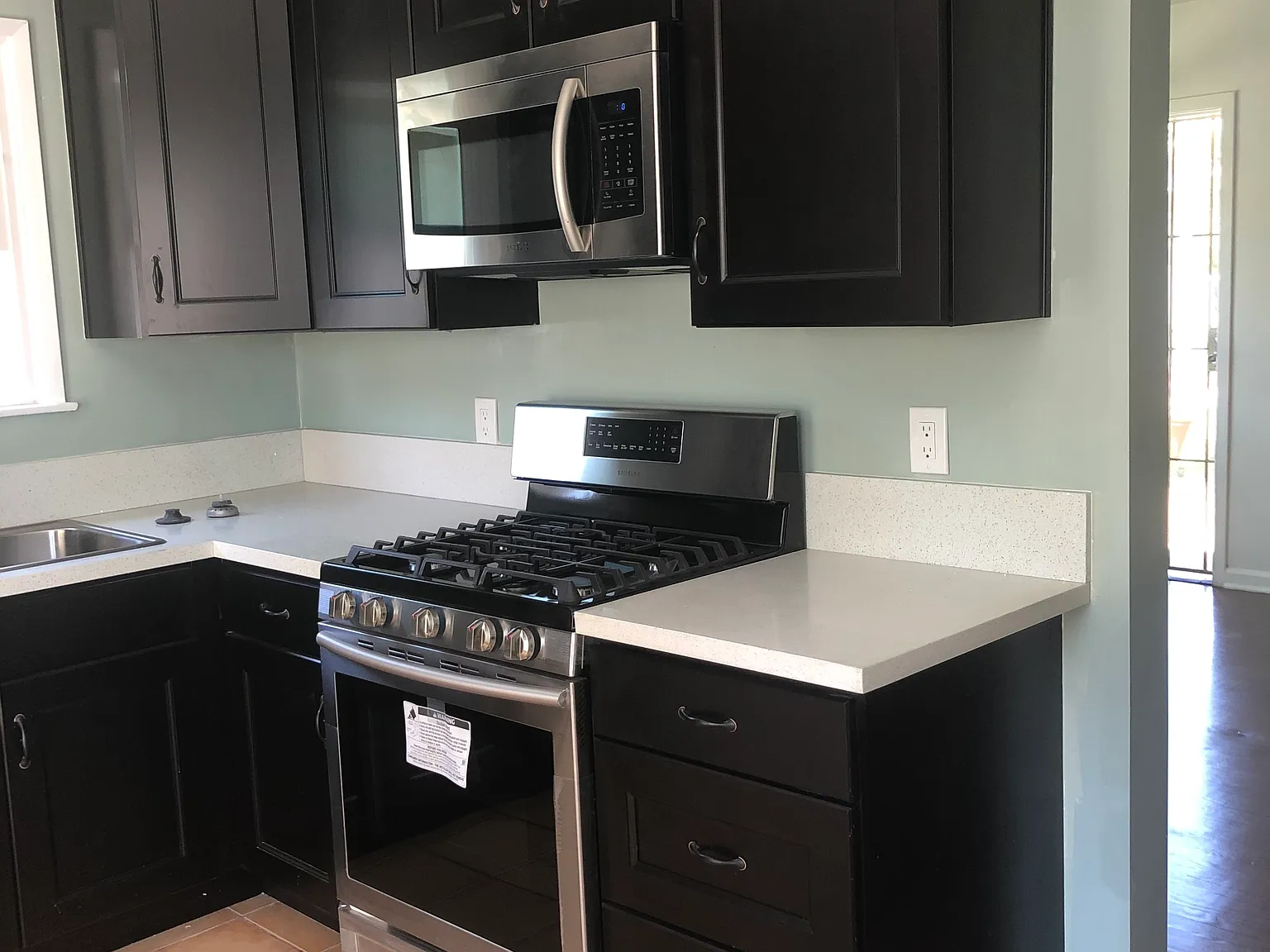 2 bed, 900 sqft, $2,300 — Photo 1