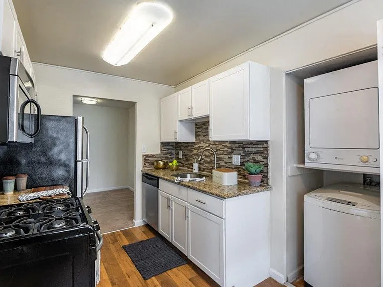 Chesapeake Glen Apartment Homes — Photo 4