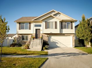 970 W Foxboro Dr, North Salt Lake, UT 84054