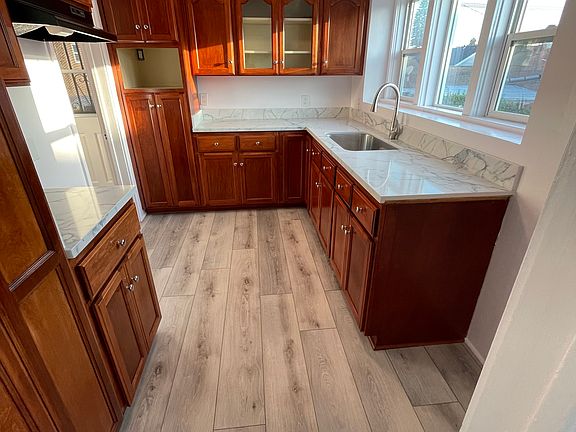 5th image of 3114 W 52nd St