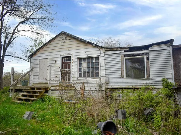 1950 State Line Rd, Hubbard, OH 44425