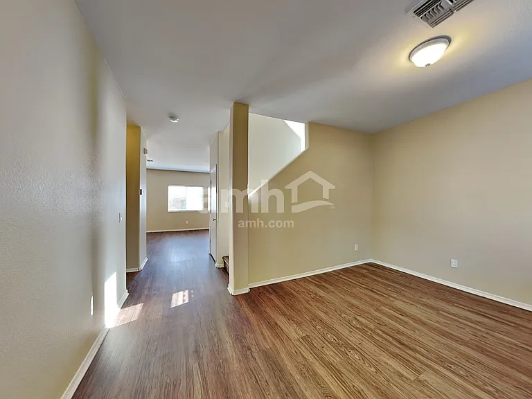 13240 W Watson Ln — Photo 7