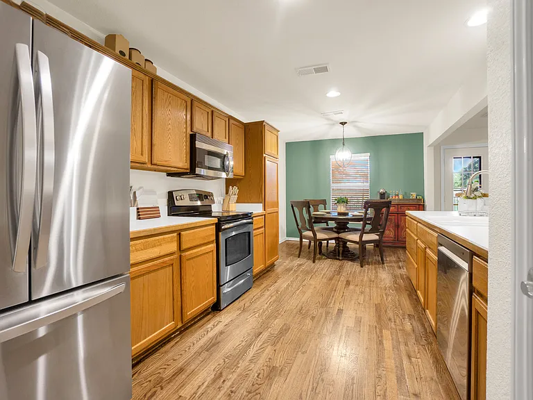 632 Creek View Dr — Photo 4