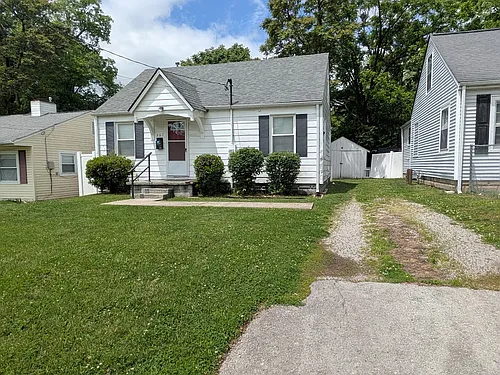 207 Clyde St Photo 1