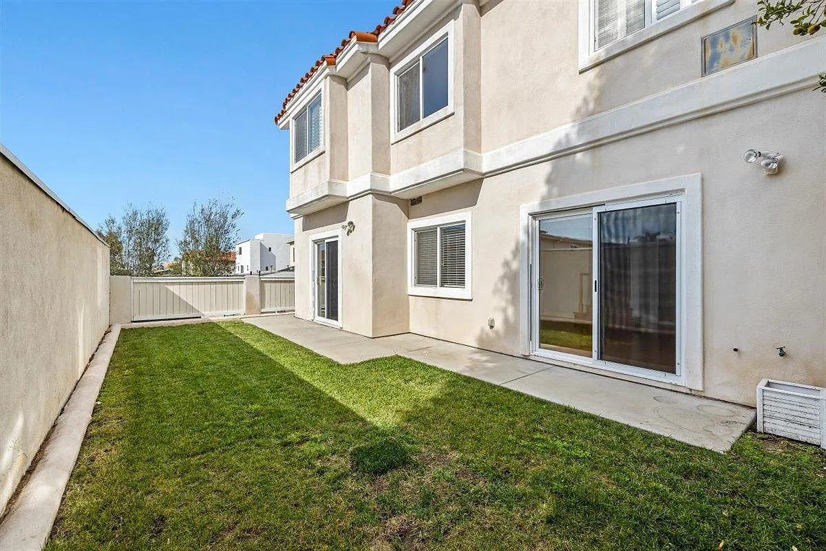 413 N Elena Ave — Photo 1