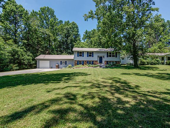 3rd image of 8219 Sherbourne Dr