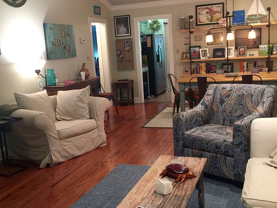 living / dining area