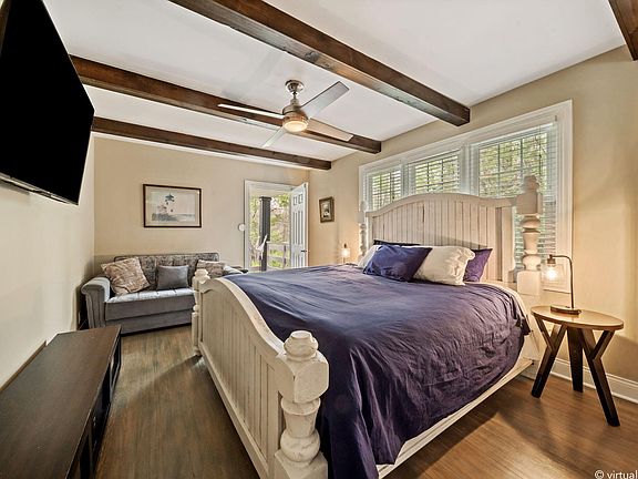 4th image of 221 Shady Oak Dr