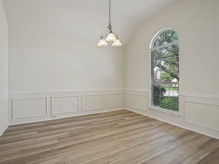 308 Sycamore Dr — Photo 4