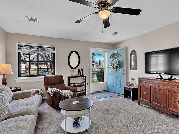 5th image of 2045 N Woodland Ave