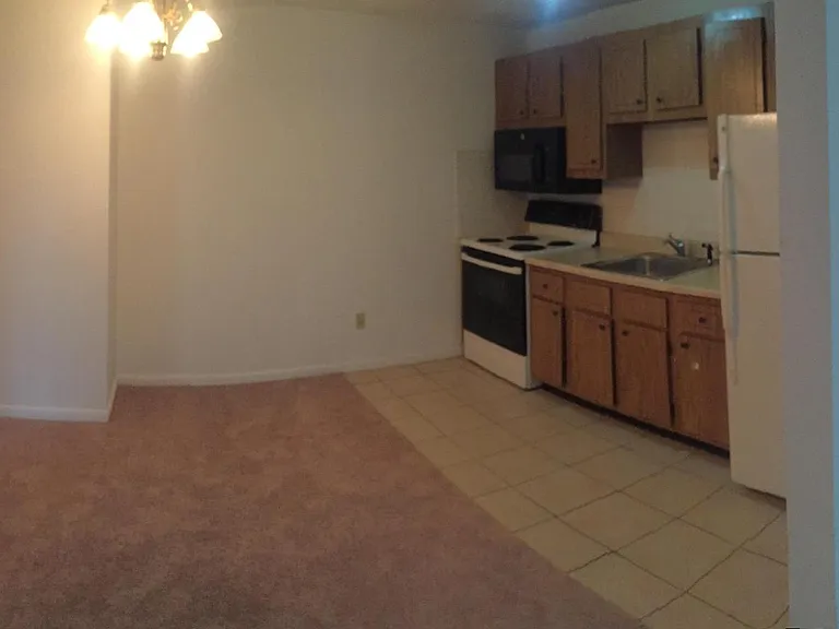 7 Meridian St — Photo 2